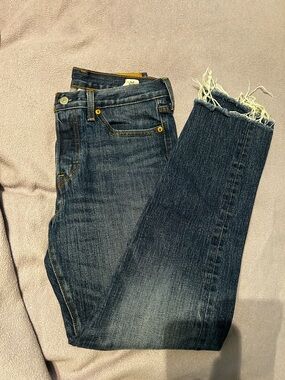 Levi's Straight-Leg Women’s Jeans in Dark Blue with Frayed Hem